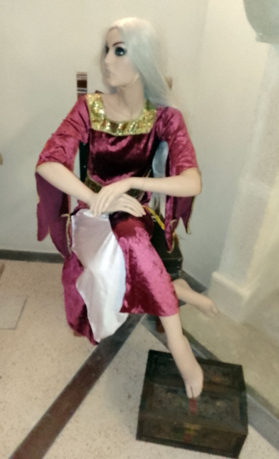 Manichino Donna Bionda seduta