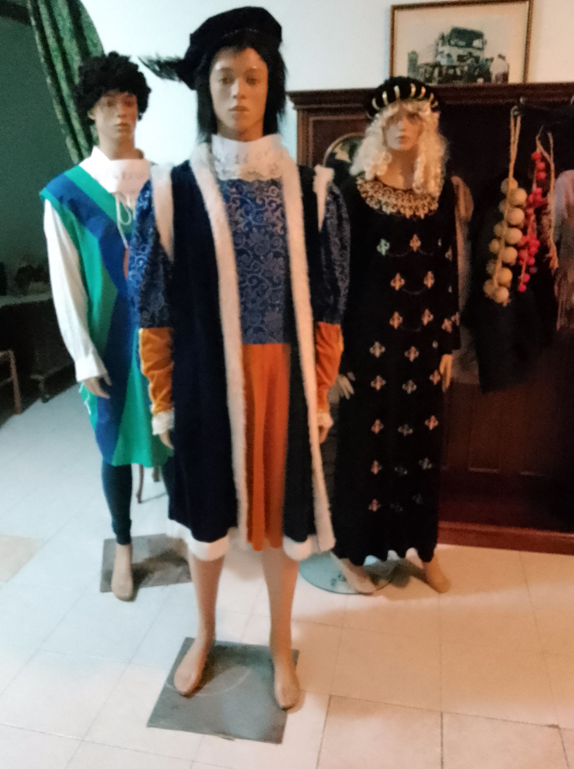 Manichino Giovane Nobile